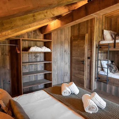 Perle Noire chalet dexception avec jacuzzi et saun-3